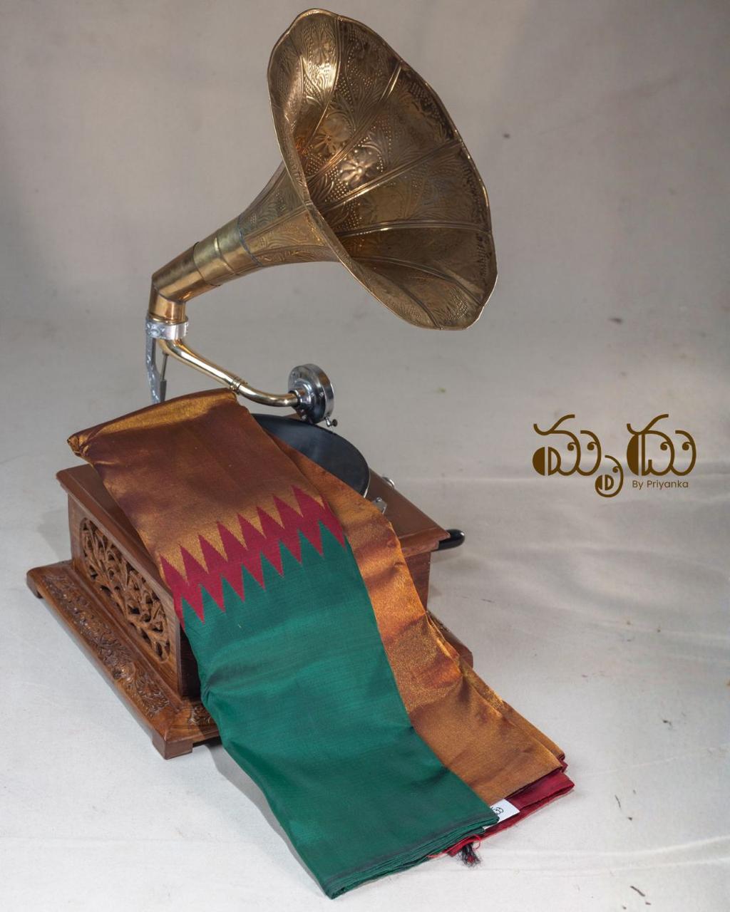 Emerald Green Kancheevaram Ettukol Silk Saree